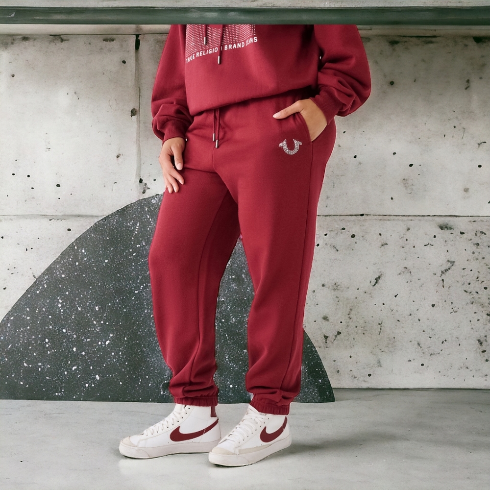 🔥🔥TRUE RELIGION WOMEN CRYSTAL RELAXED JOGGER- CABERNET SIZE MEDIUM - Picture 1 of 10